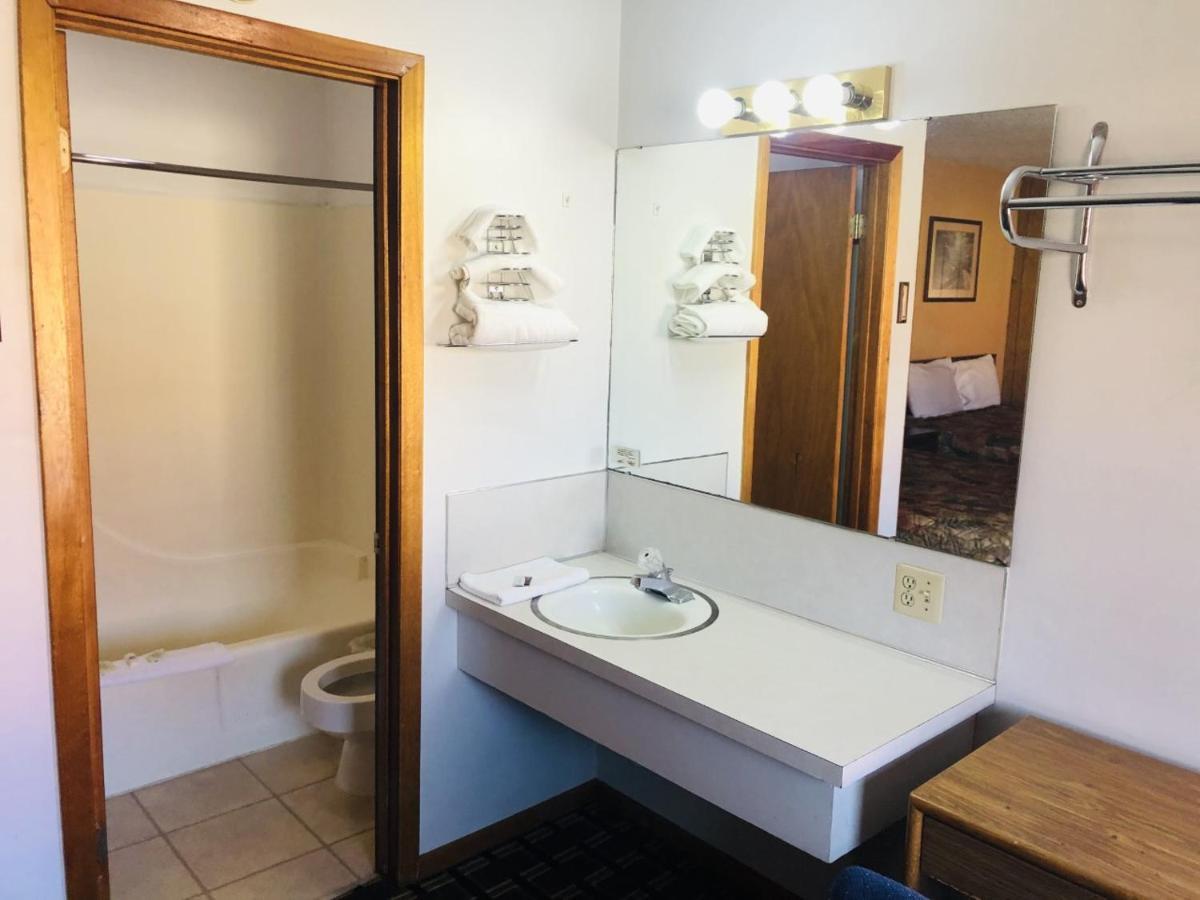 Big 12 Motel Broken Bow Ngoại thất bức ảnh